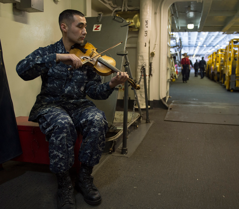 And this guy... wearing the beyond stupid navy “Blueberries” camouflage... if you are on a ship in a blue ocean wearing a blue camo pattern is beyond stupid... on land it cries out for mockery.